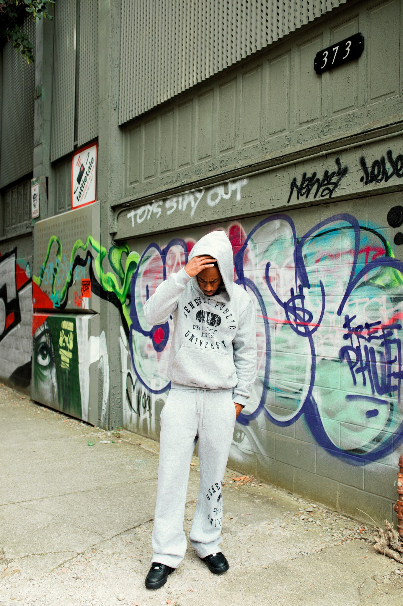 UNIVERSITY SWEATS